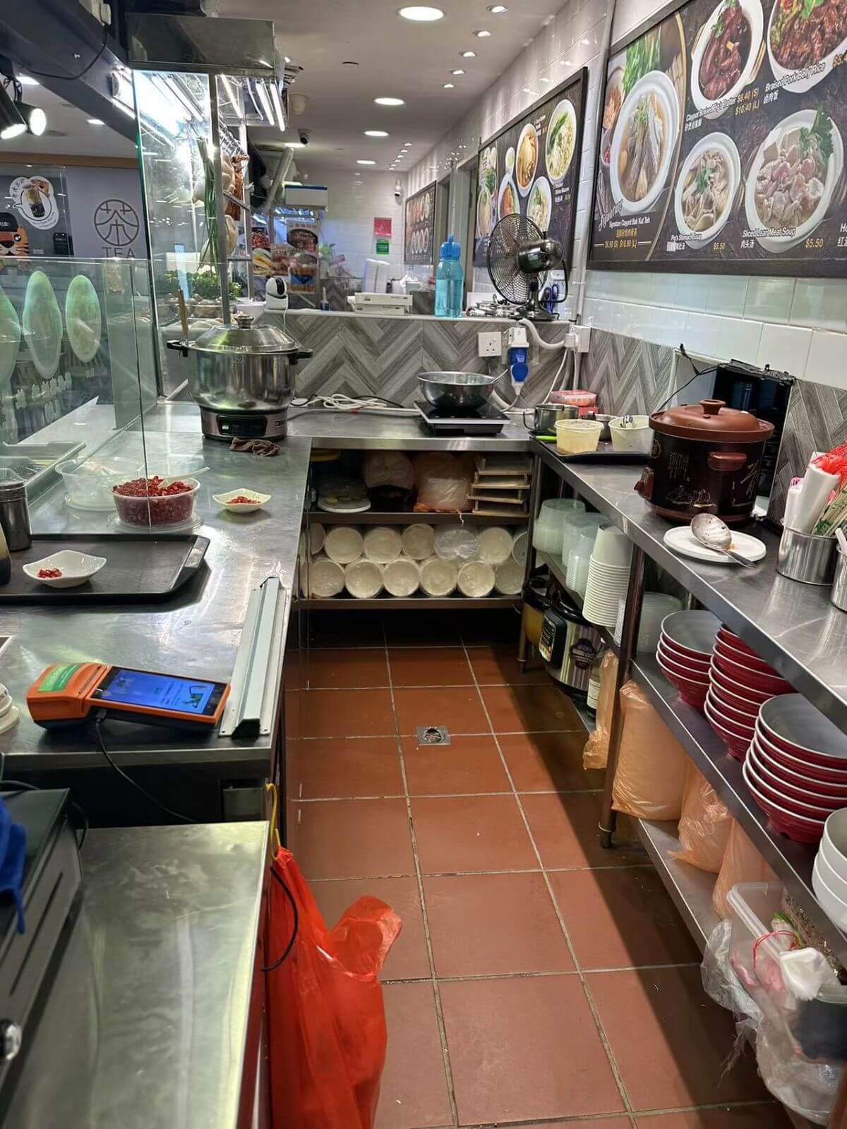 口福肉骨茶档口顶让 Fully-equipped Stall for FREE Take over