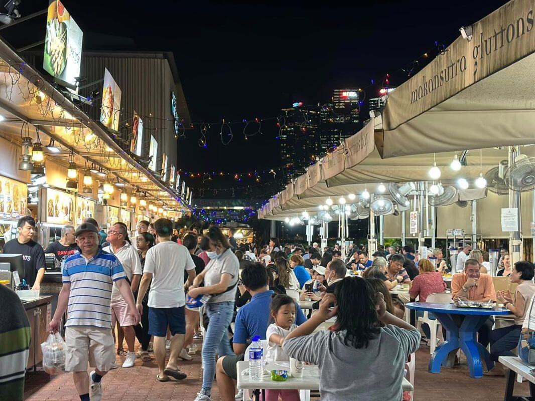 Food Stall Available for Rent at Makansutra Gluttons Bay (8 Raffles Avenue #01-15, S039802, next to Esplanade Mall along Marina Bay & Walking Distance to Merlion Park)) 