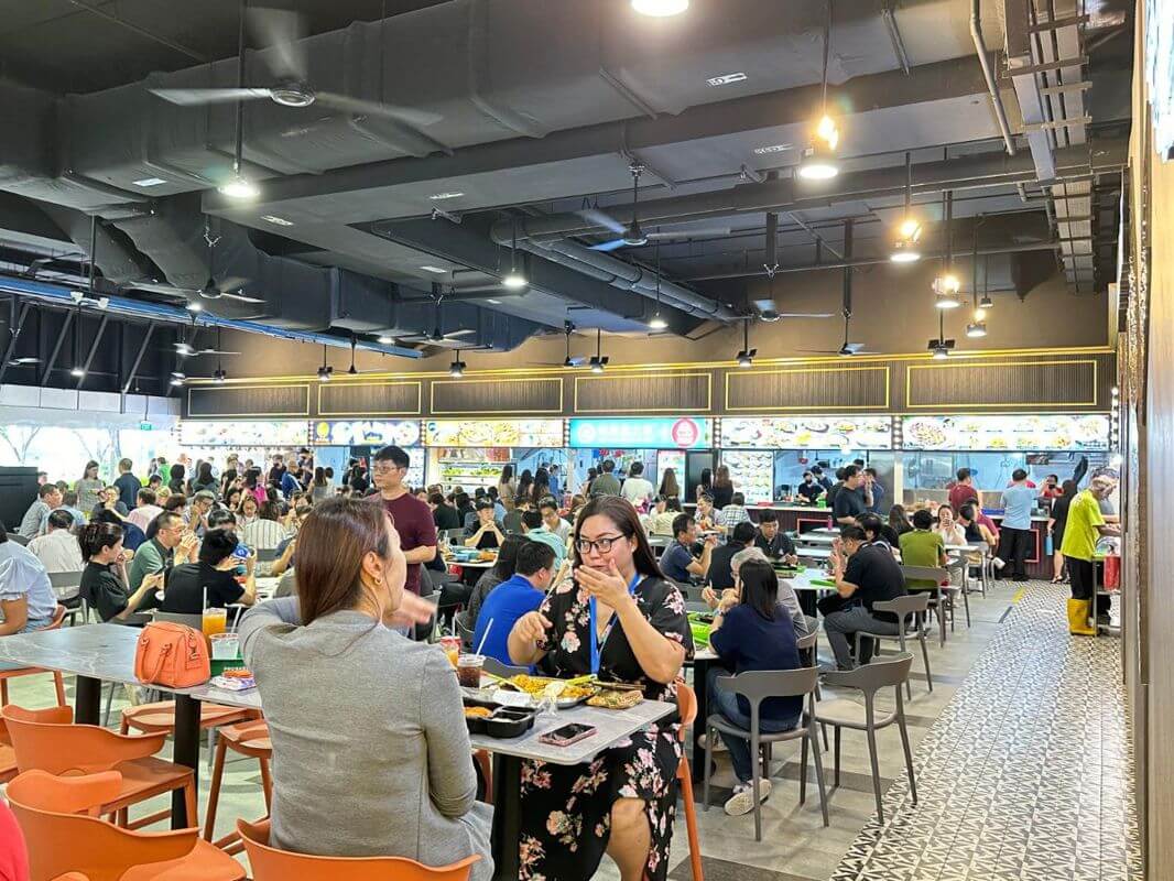 An Industrial canteen located at a prime location (Mapletree Industrial) with heavy breadfast and lunch footfall has a vacant stall for rent