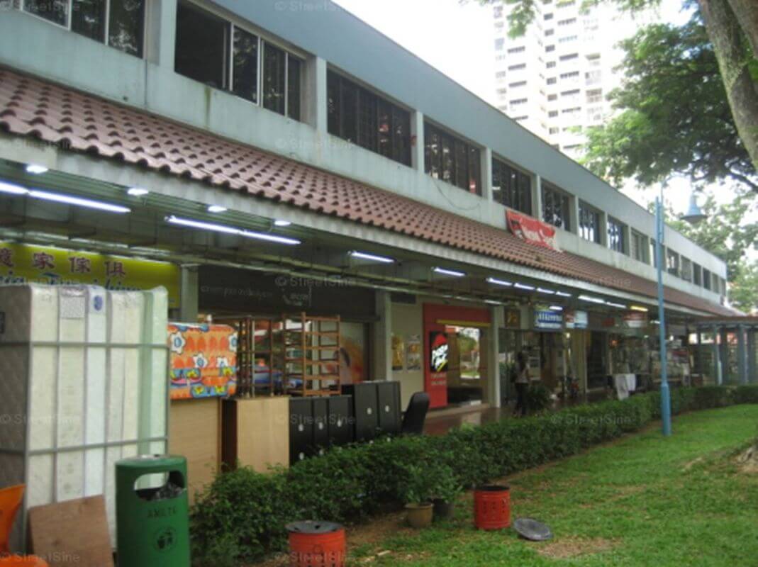 Tampines 转让一间位于阿欲尼 组屋底下.餐馆..因无人看管..需要转让.所有设备齐全..即可营业..中餐 泰国餐 西餐 新马煮炒 鱼头炉 火锅 越南餐 素食 虾面 