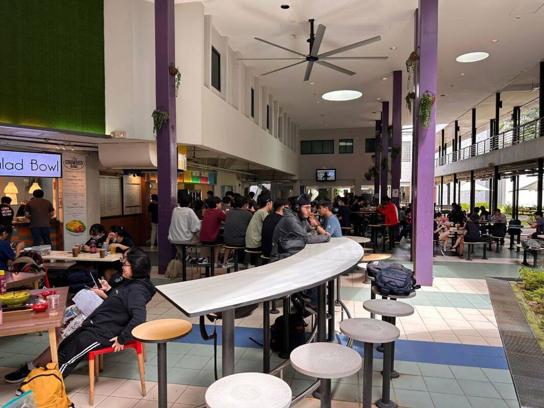 Singapore Poly Food Court 3 stall available for lease Super crowded low rent