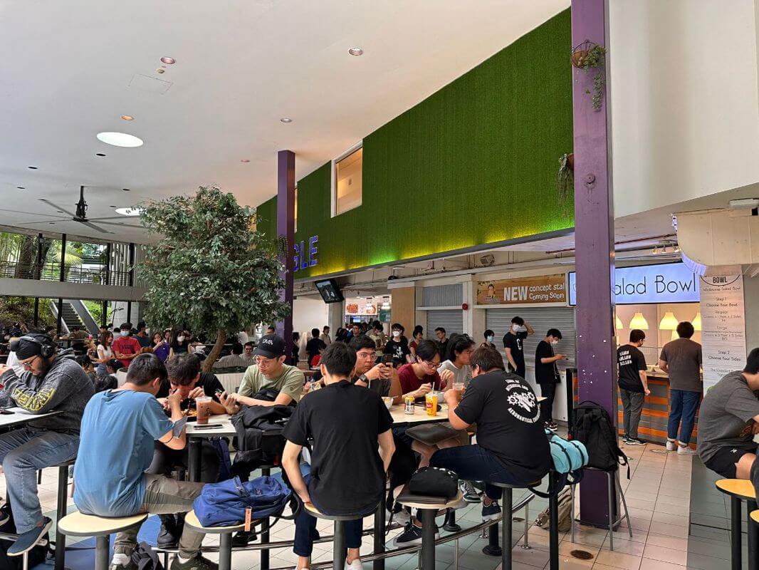 Singapore Poly Food Court 3 stall available for lease Super crowded low rent