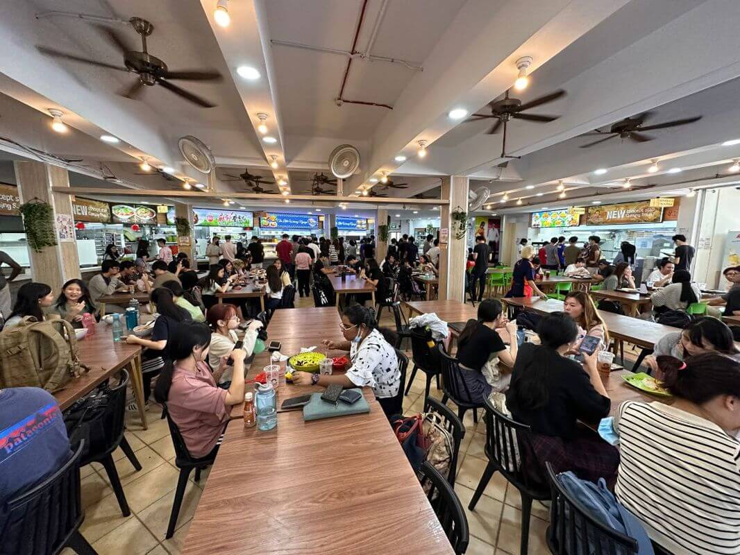 Singapore Poly Food Court 3 stall available for lease Super crowded low rent