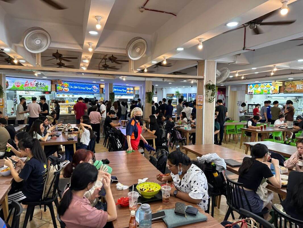 Singapore Poly Food Court 3 stall available for lease Super crowded low rent